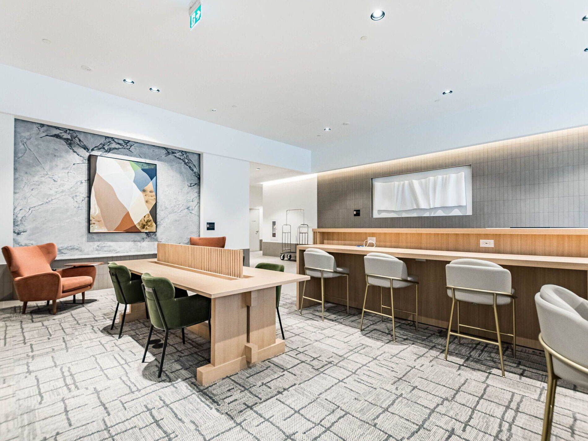 Mississauga, ON L5B 0C6,395 Square One DR #4112