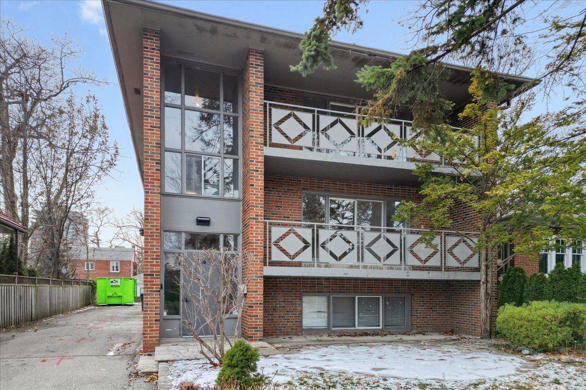 Mississauga, ON L5G 3L7,24 Oakwood AVE