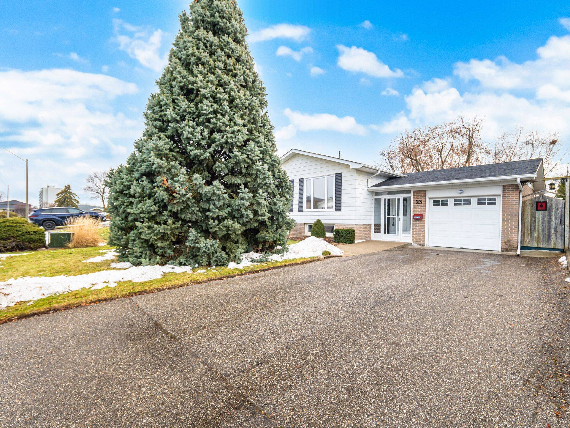 Brampton, ON L6W 1A2,23 Caldwell CRES