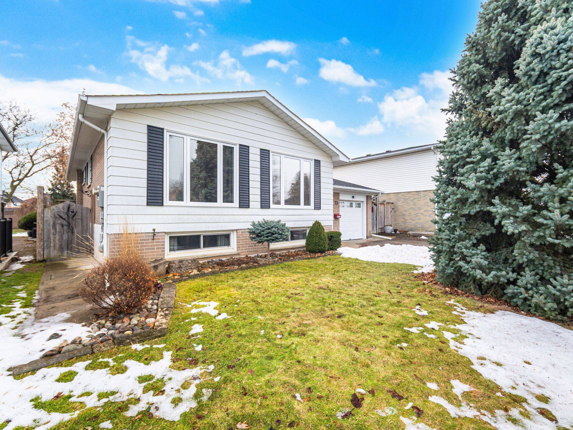 Brampton, ON L6W 1A2,23 Caldwell CRES