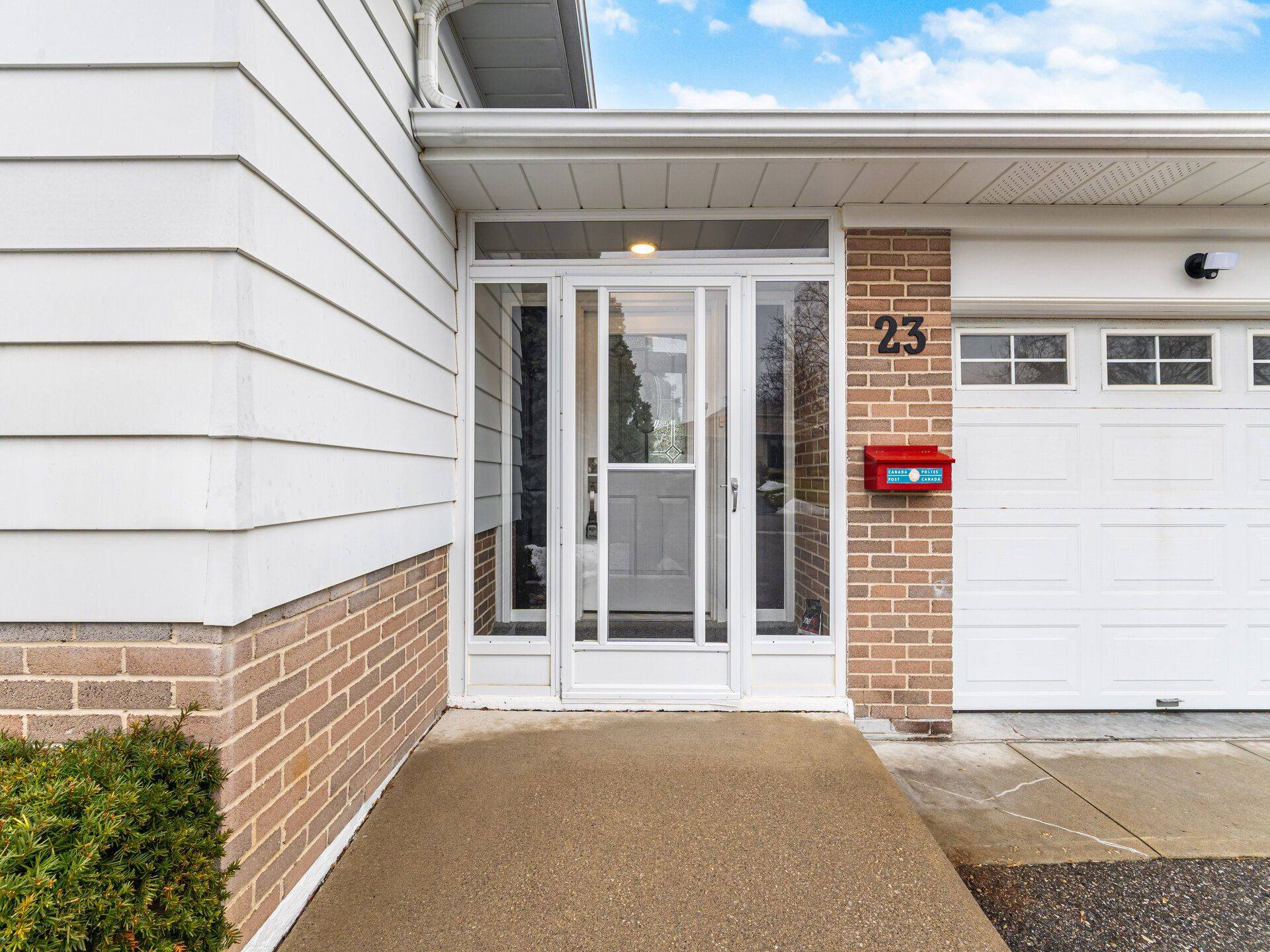 Brampton, ON L6W 1A2,23 Caldwell CRES