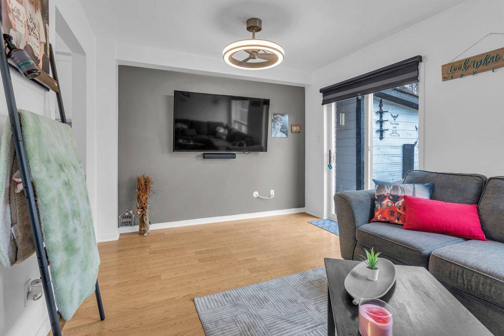 Tillsonburg, ON N4G 5S5,23 Tulip DR