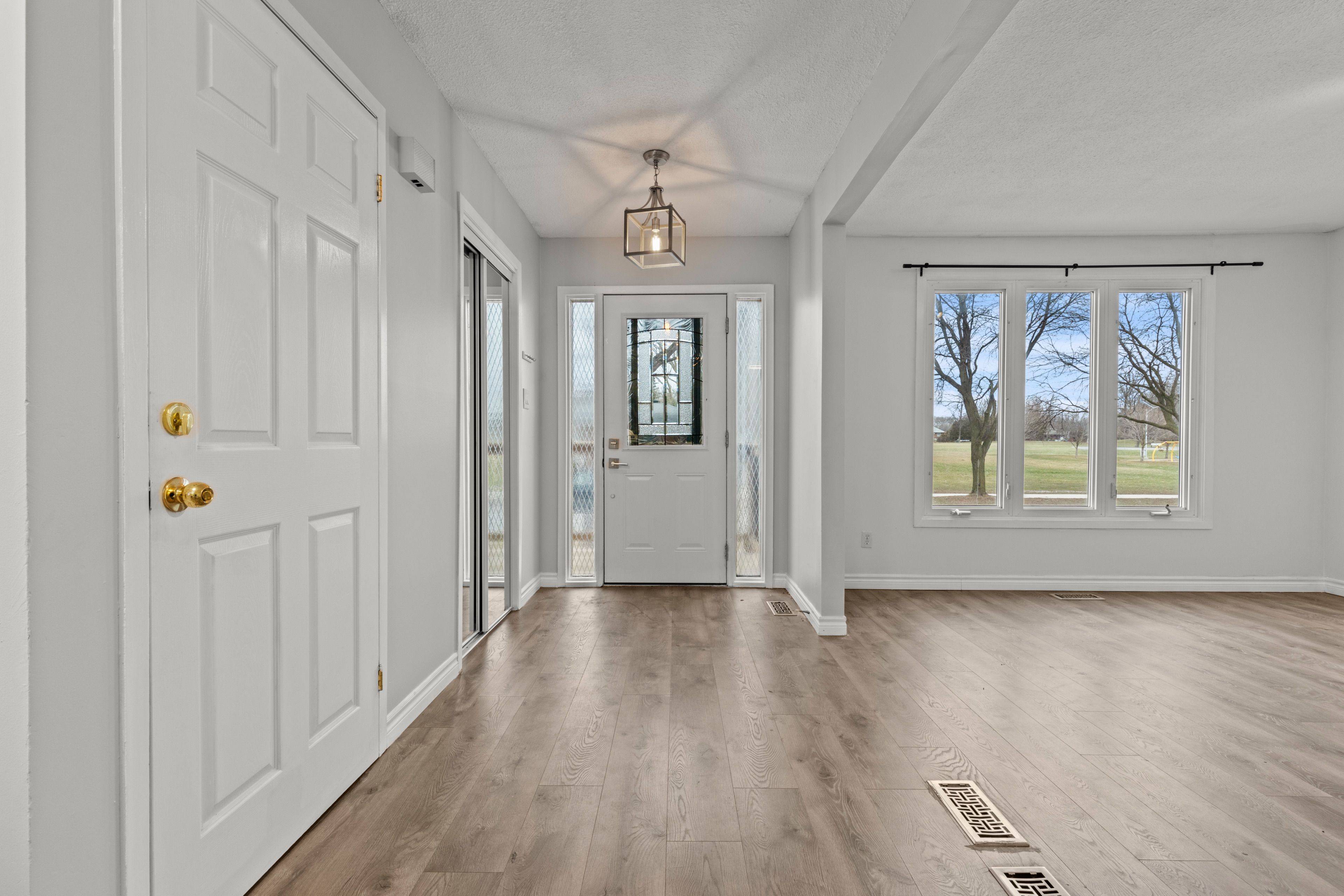 Niagara Falls, ON L2J 3L2,5698 Heritage DR