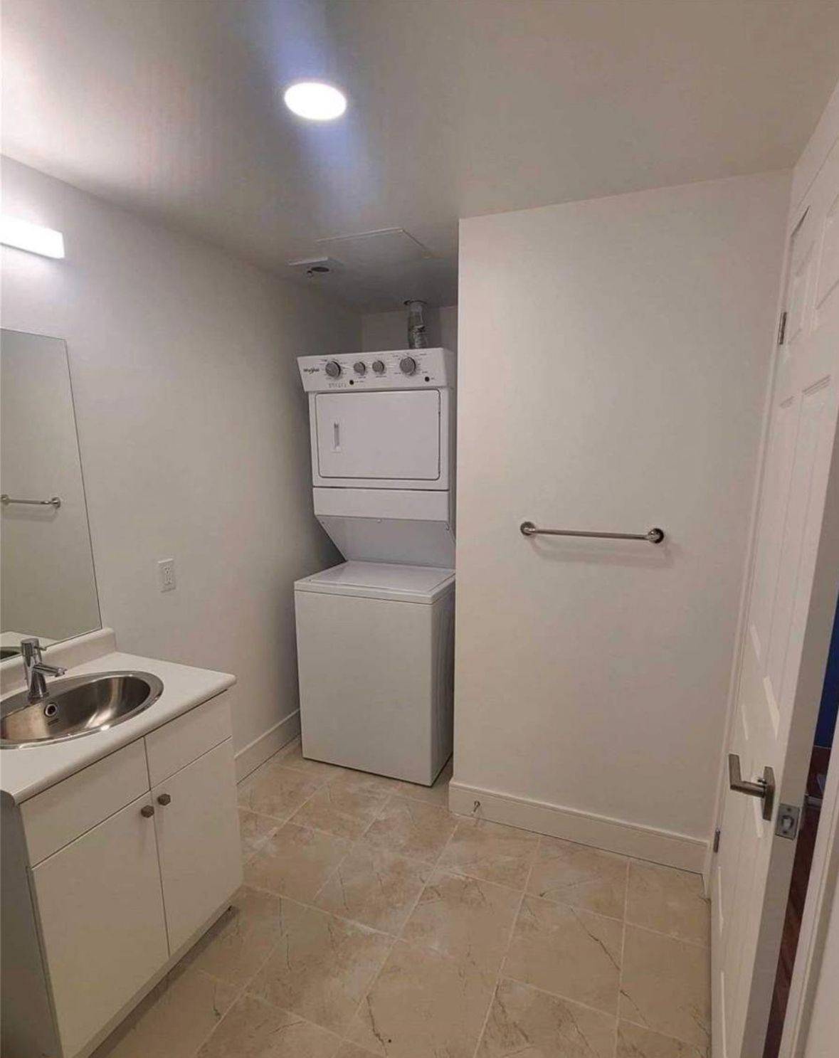 Brantford, ON N3T 2L3,1 Wellington ST #420