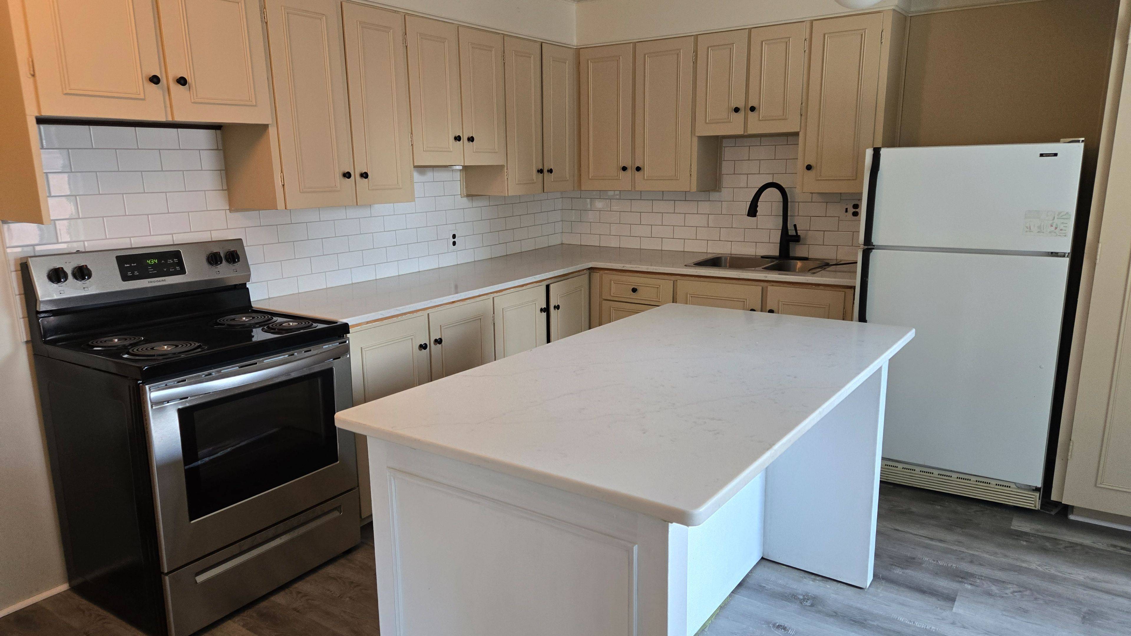 Quinte West, ON K8V 5L3,22 Mccoll ST #B