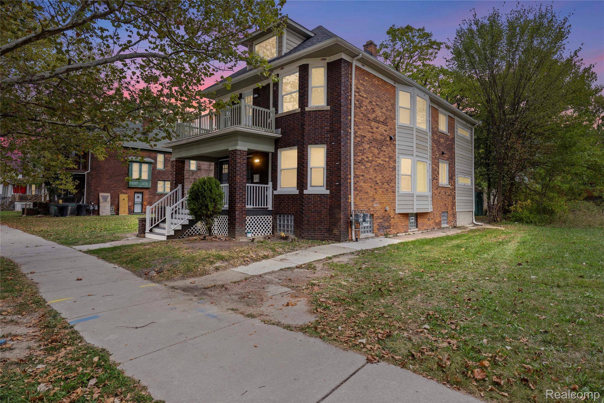 Detroit, MI 48202,522 Smith ST