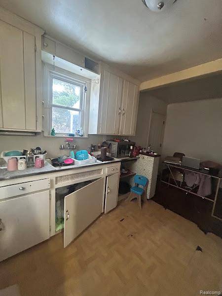 Detroit, MI 48219,16562 Bramell ST