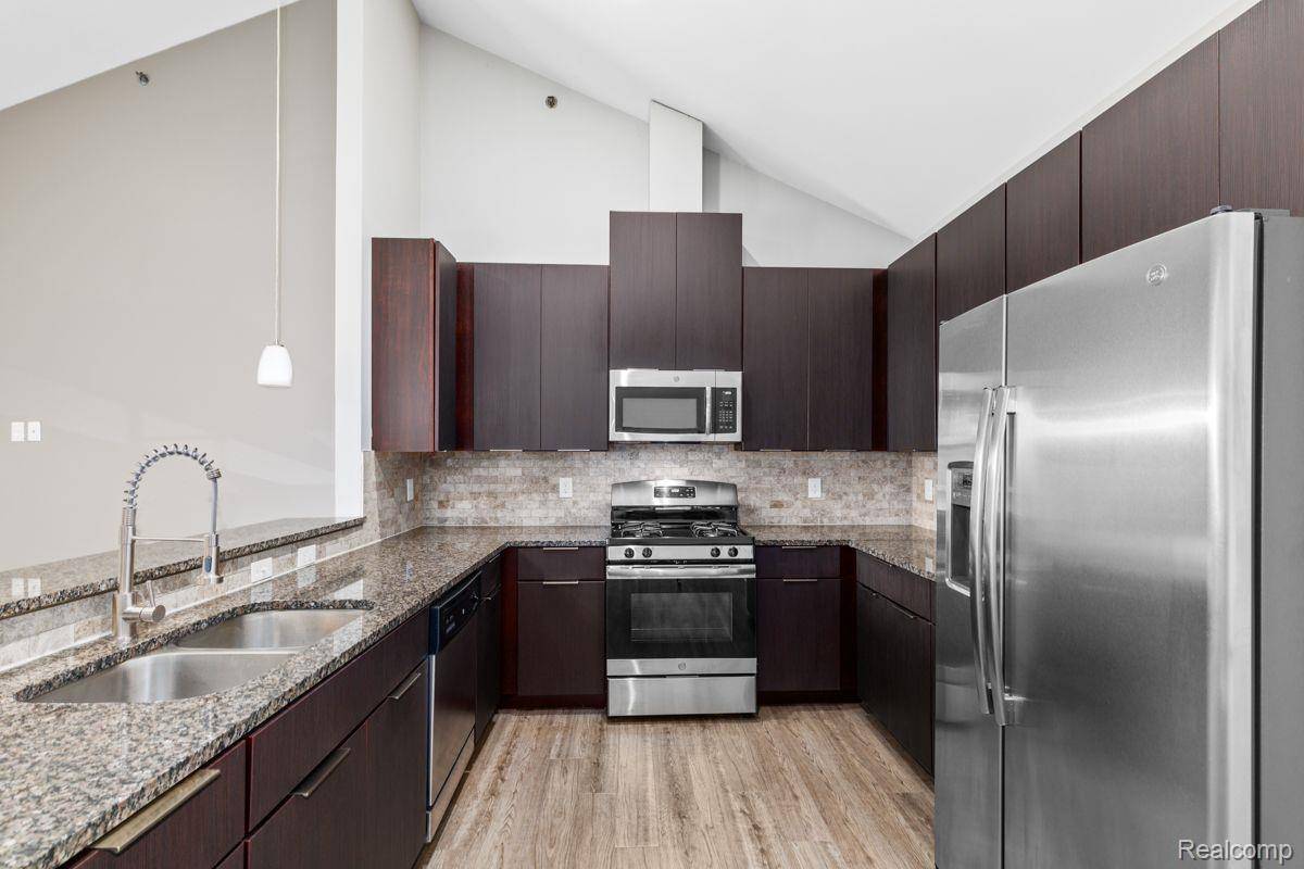 Utica, MI 48315,45738 UTICA PARK BLVD