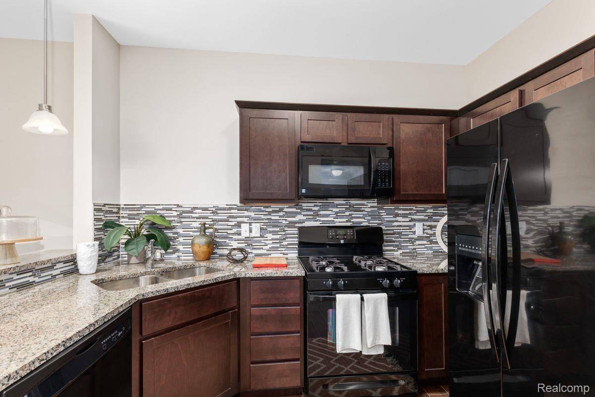 Utica, MI 48315,11650 Weingartz West