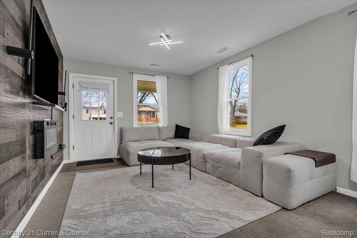 Dearborn Heights, MI 48125,4693 Universal ST