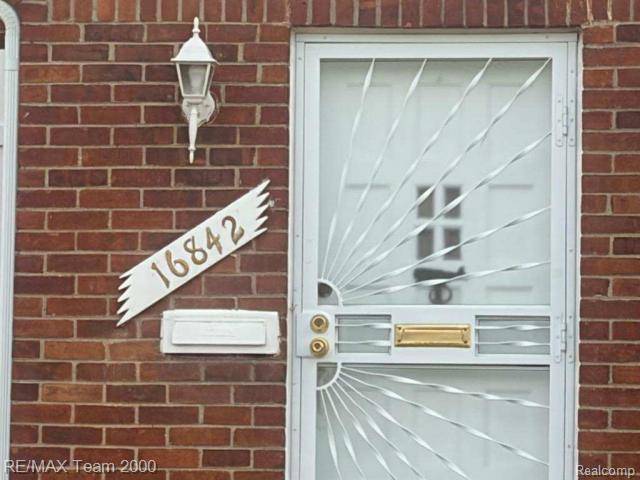 Detroit, MI 48219,16842 Greenview AVE