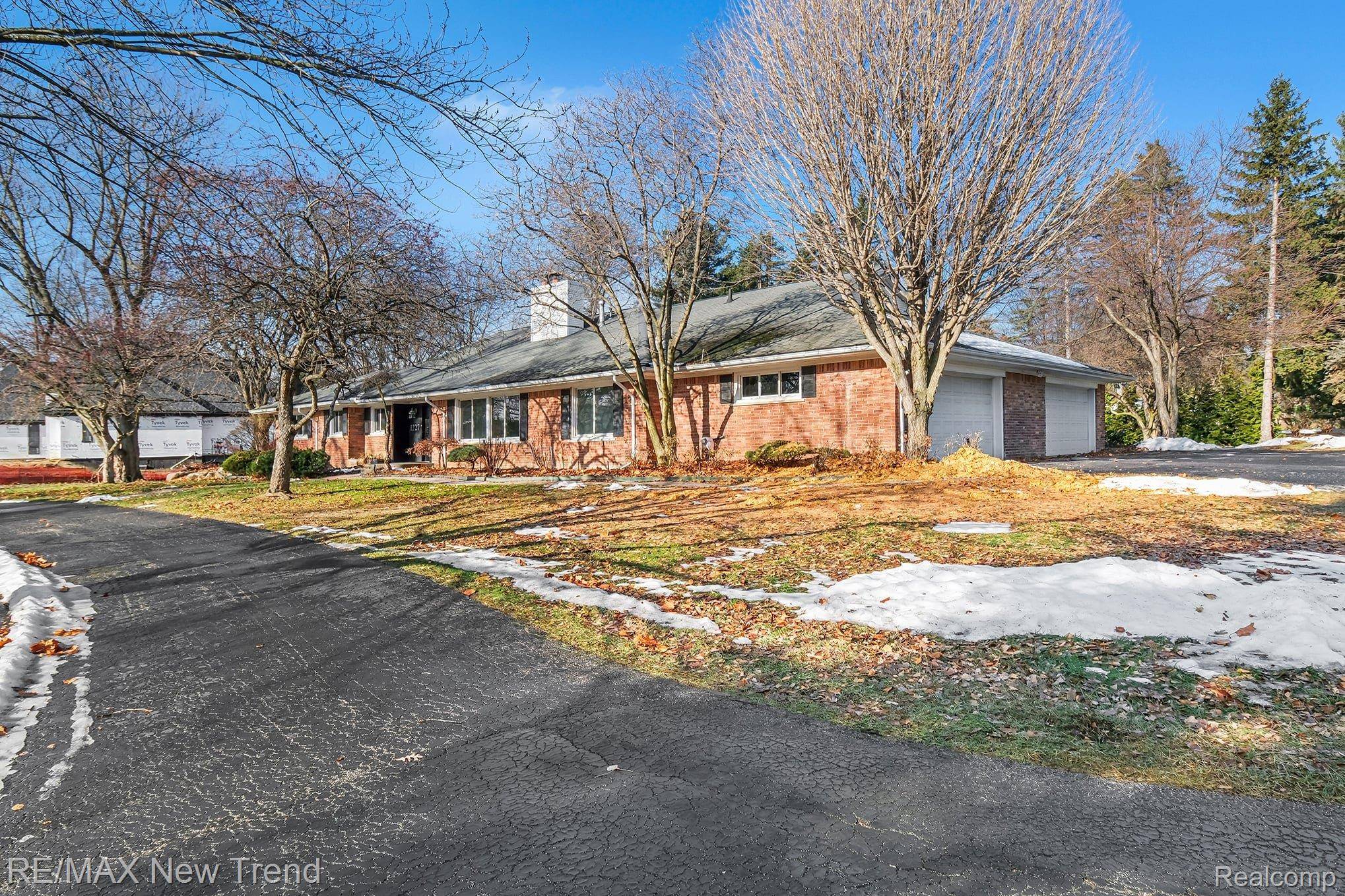 Bloomfield Hills, MI 48304,1227 Lenox RD