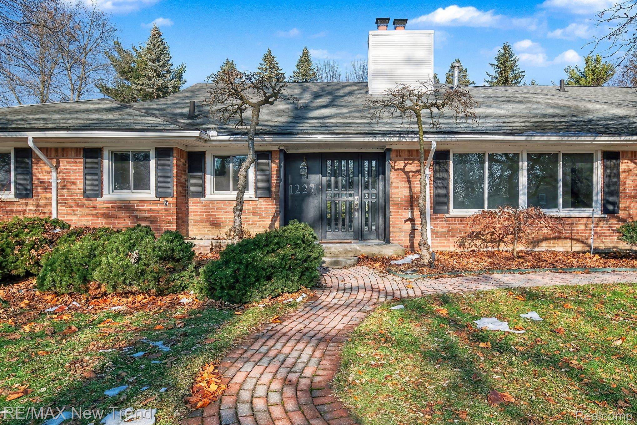 Bloomfield Hills, MI 48304,1227 Lenox RD