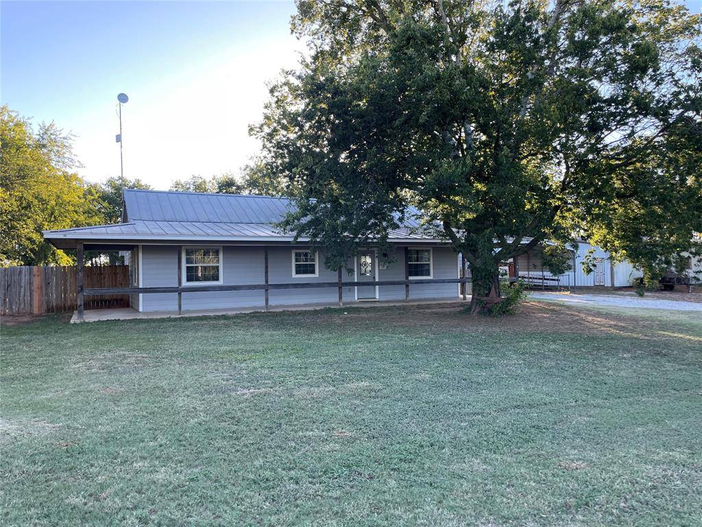 208 N Stadium Drive, Alvord, TX 76225