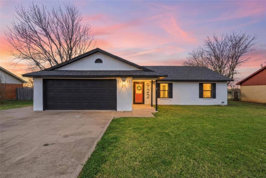 Hewitt, TX 76643,922 Vail Highlands Drive