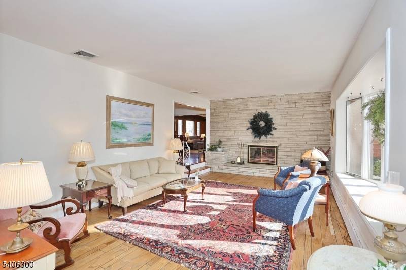 Montclair Twp., NJ 07043,11 Kenneth Rd