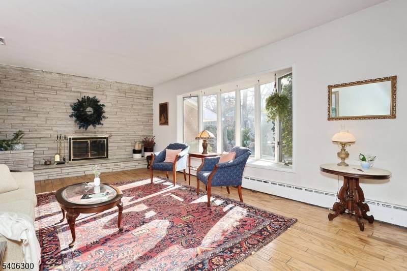 Montclair Twp., NJ 07043,11 Kenneth Rd