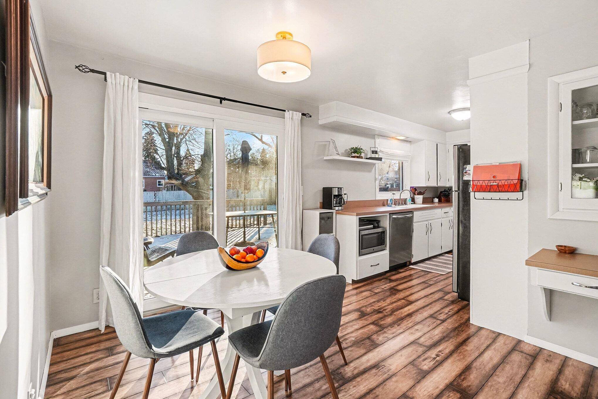 Zeeland, MI 49464,221 S Park ST