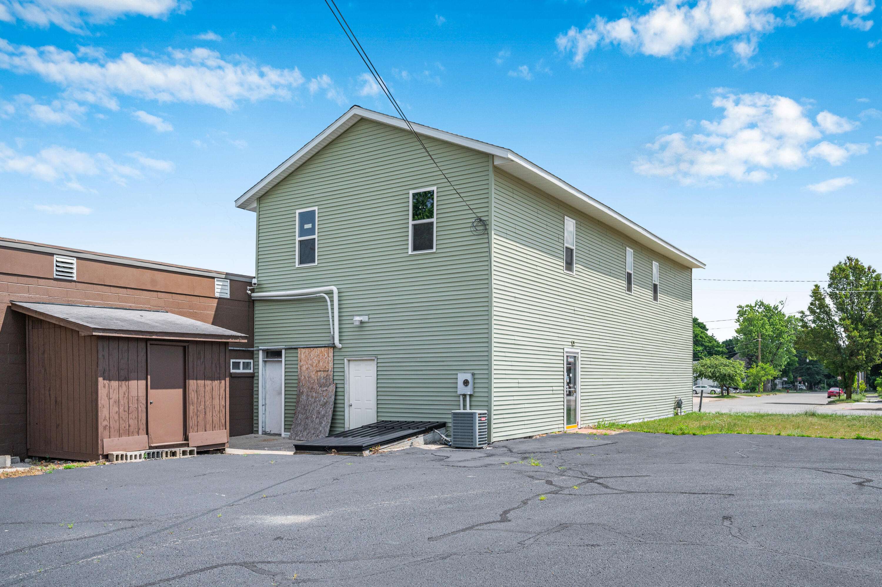 Big Rapids, MI 49307,603 & 605 N State St