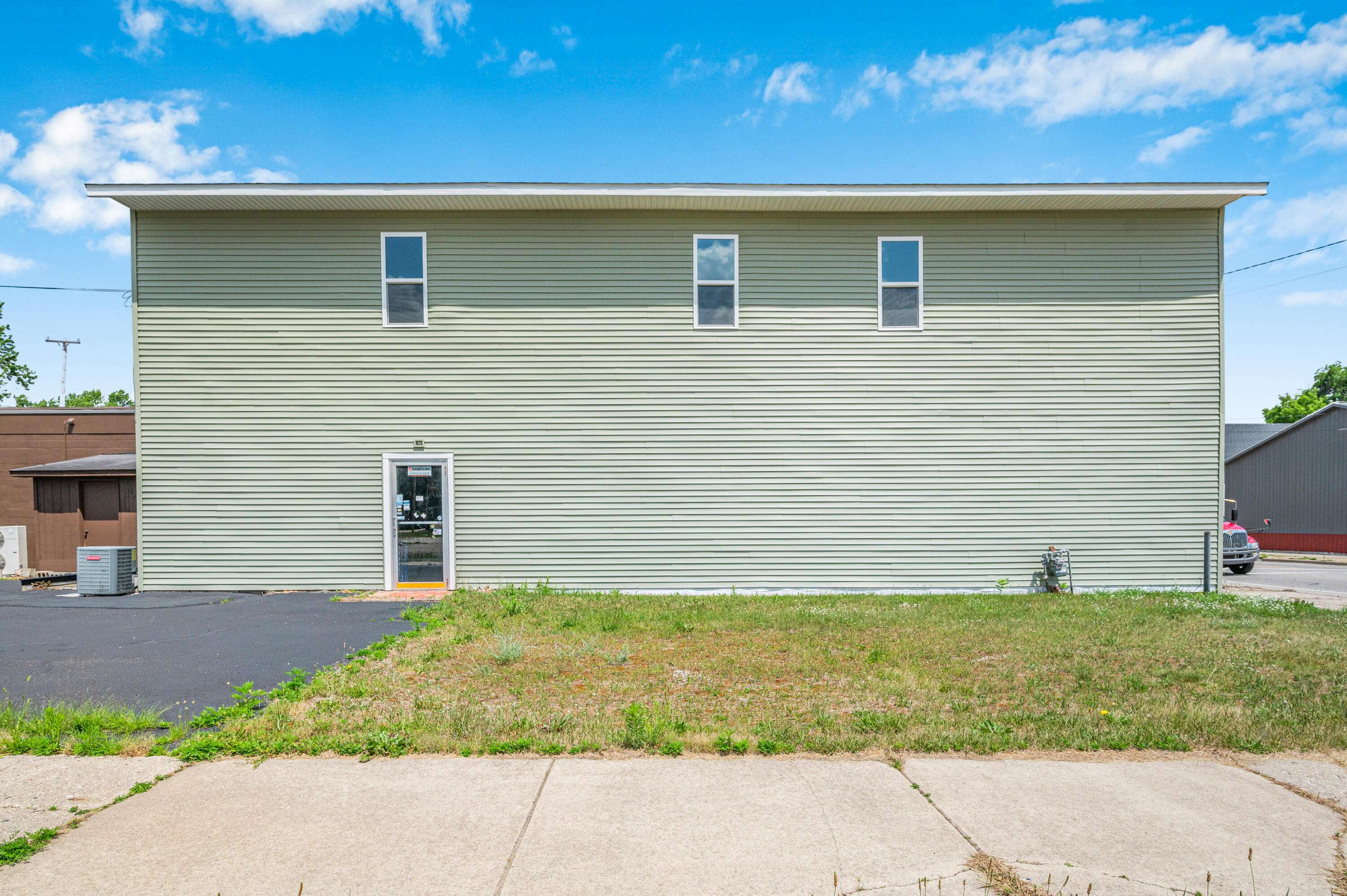 Big Rapids, MI 49307,603 & 605 N State St