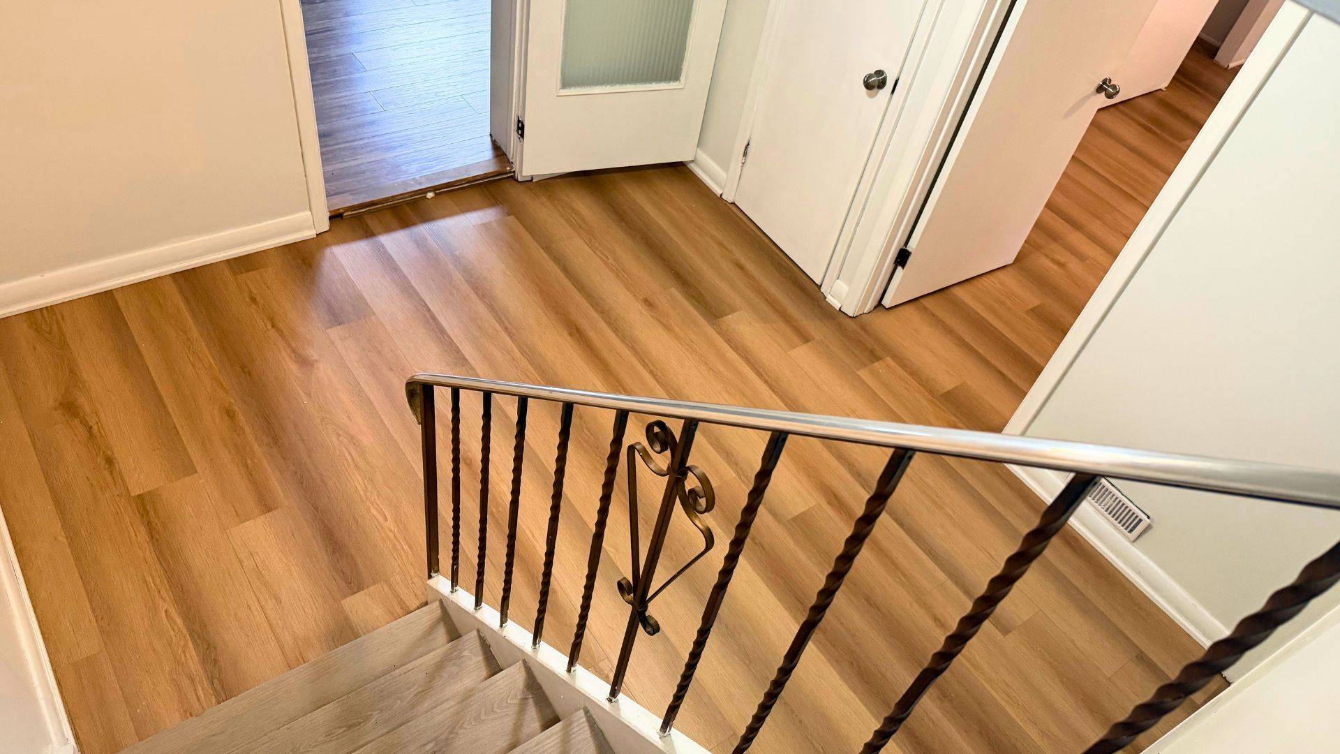 Toronto C06, ON M3H 4Y9,46 Hove ST #Lower Level