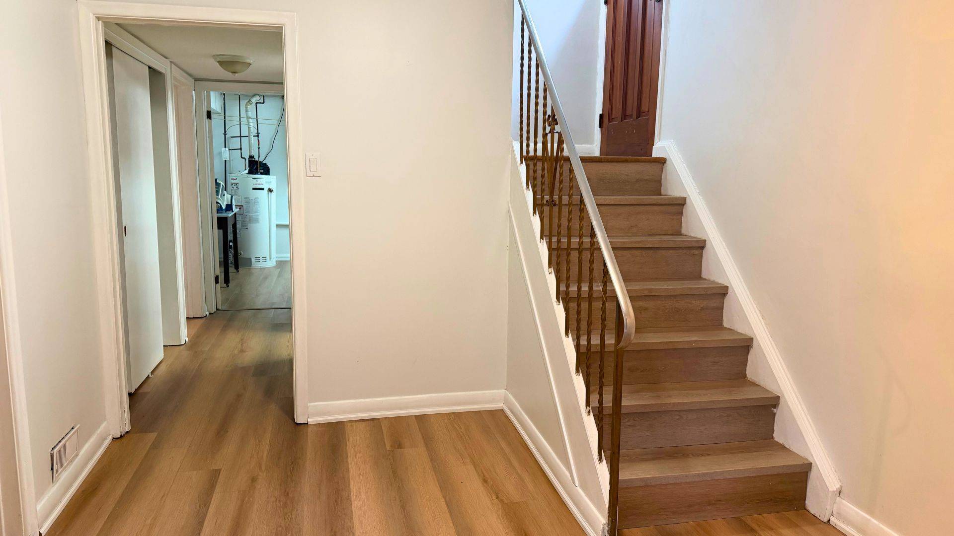 Toronto C06, ON M3H 4Y9,46 Hove ST #Lower Level