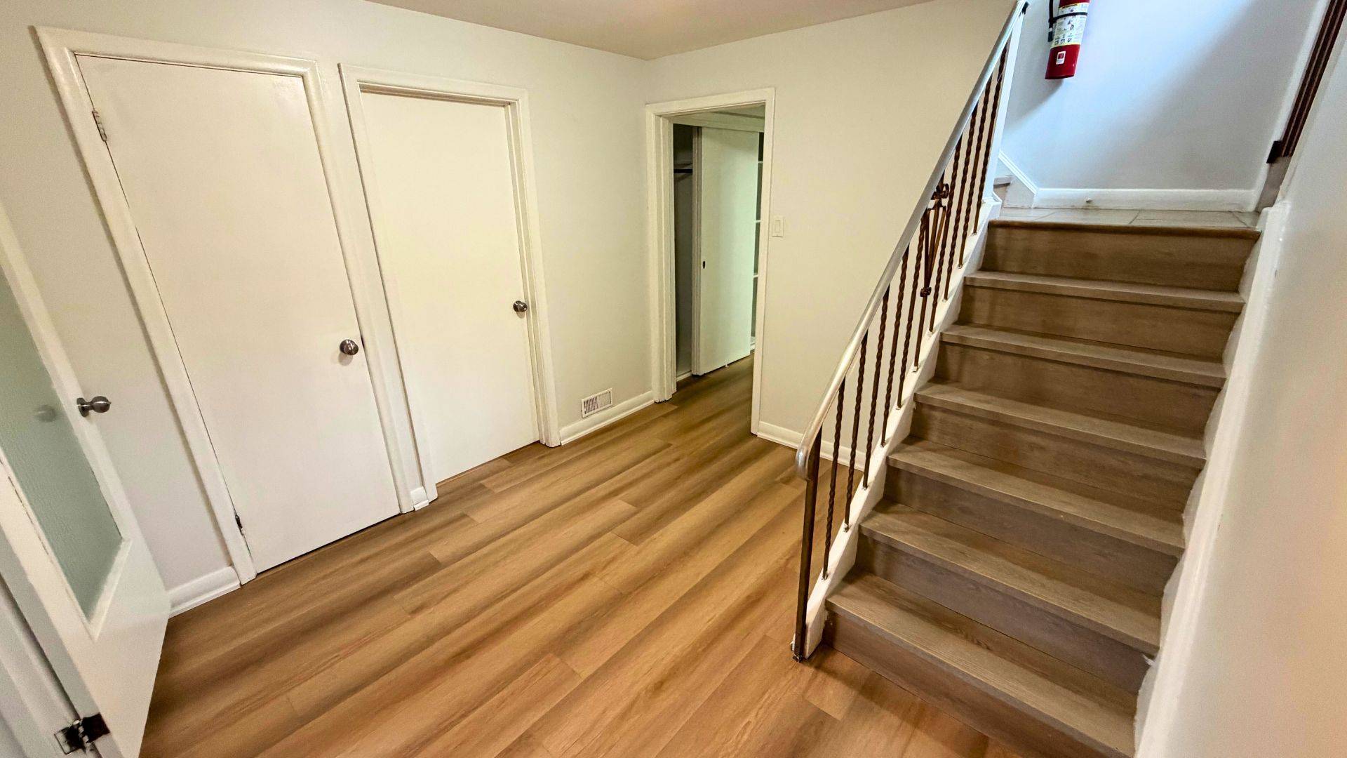 Toronto C06, ON M3H 4Y9,46 Hove ST #Lower Level