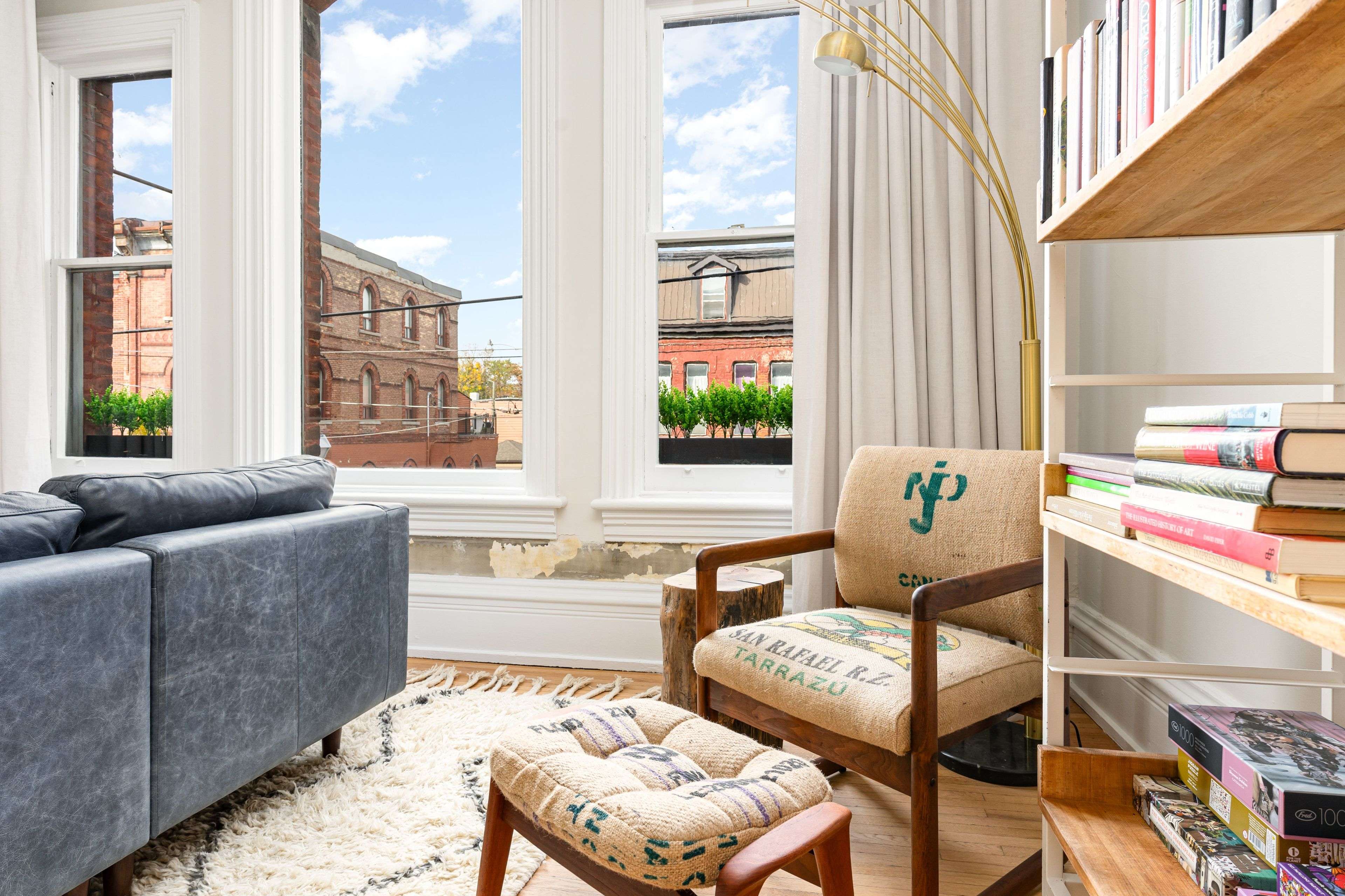 Toronto C01, ON M6J 1G1,787 Queen ST ##B