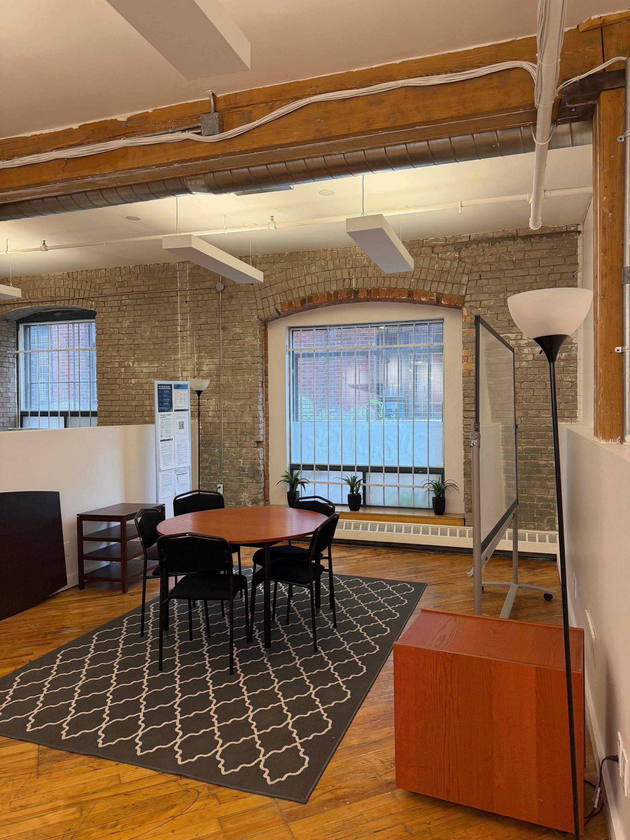 Toronto C01, ON M5V 2M5,20 Maud ST #100