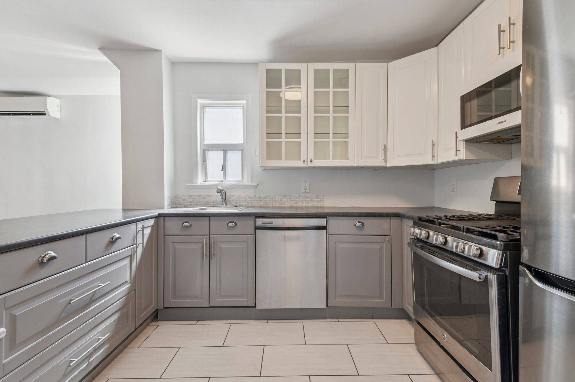 Toronto E01, ON M4L 3A7,10 Coxwell AVE #Unit 2