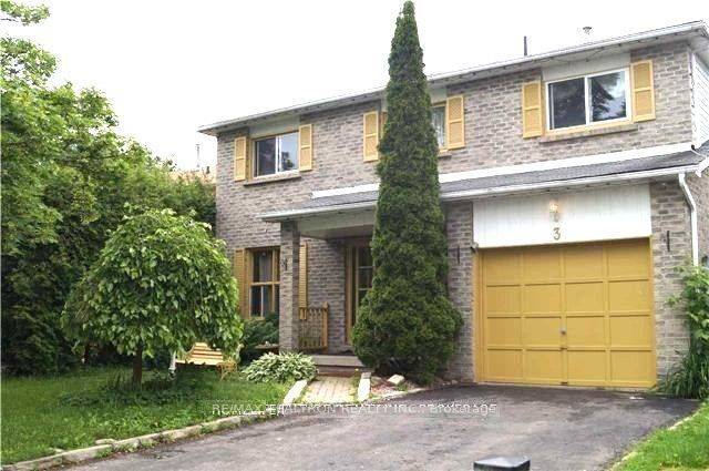 Whitby, ON L1N 8H2,3 Mowat CT