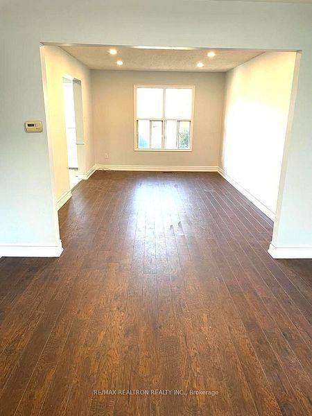 Whitby, ON L1N 8H2,3 Mowat CT