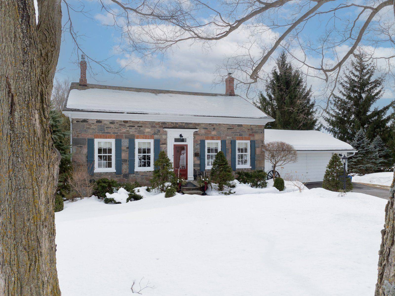 Whitby, ON L0B 1A0,535 Myrtle RD W