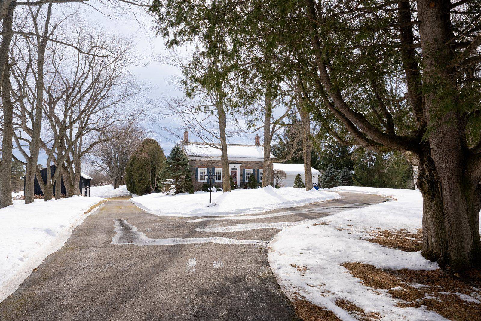 Whitby, ON L0B 1A0,535 Myrtle RD W