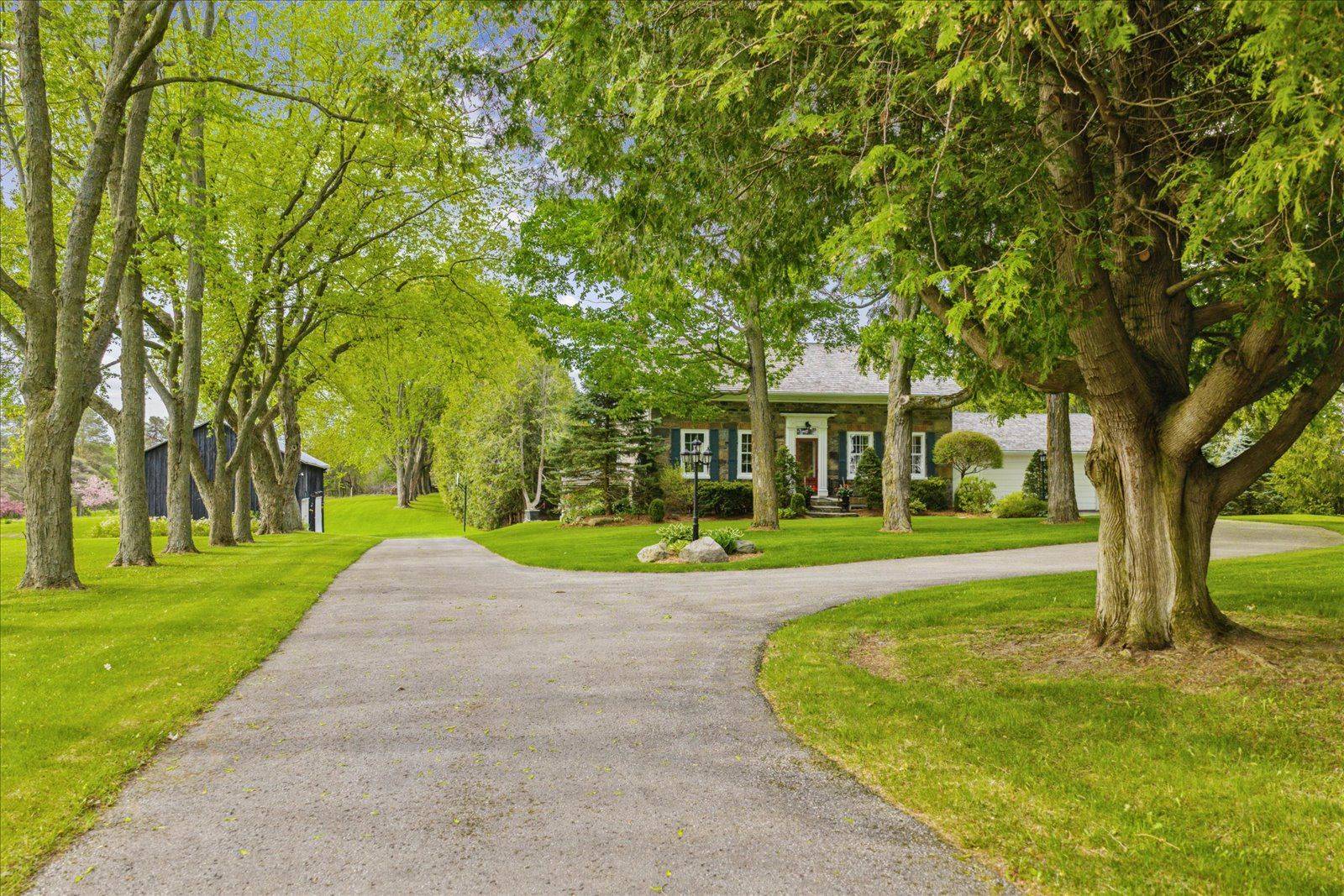 Whitby, ON L0B 1A0,535 Myrtle RD W