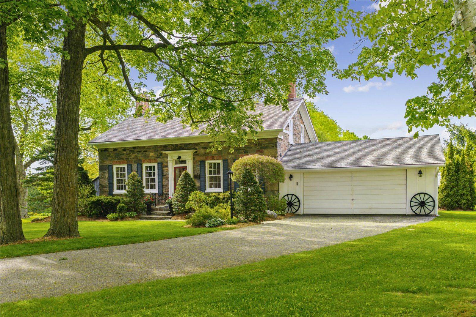 Whitby, ON L0B 1A0,535 Myrtle RD W