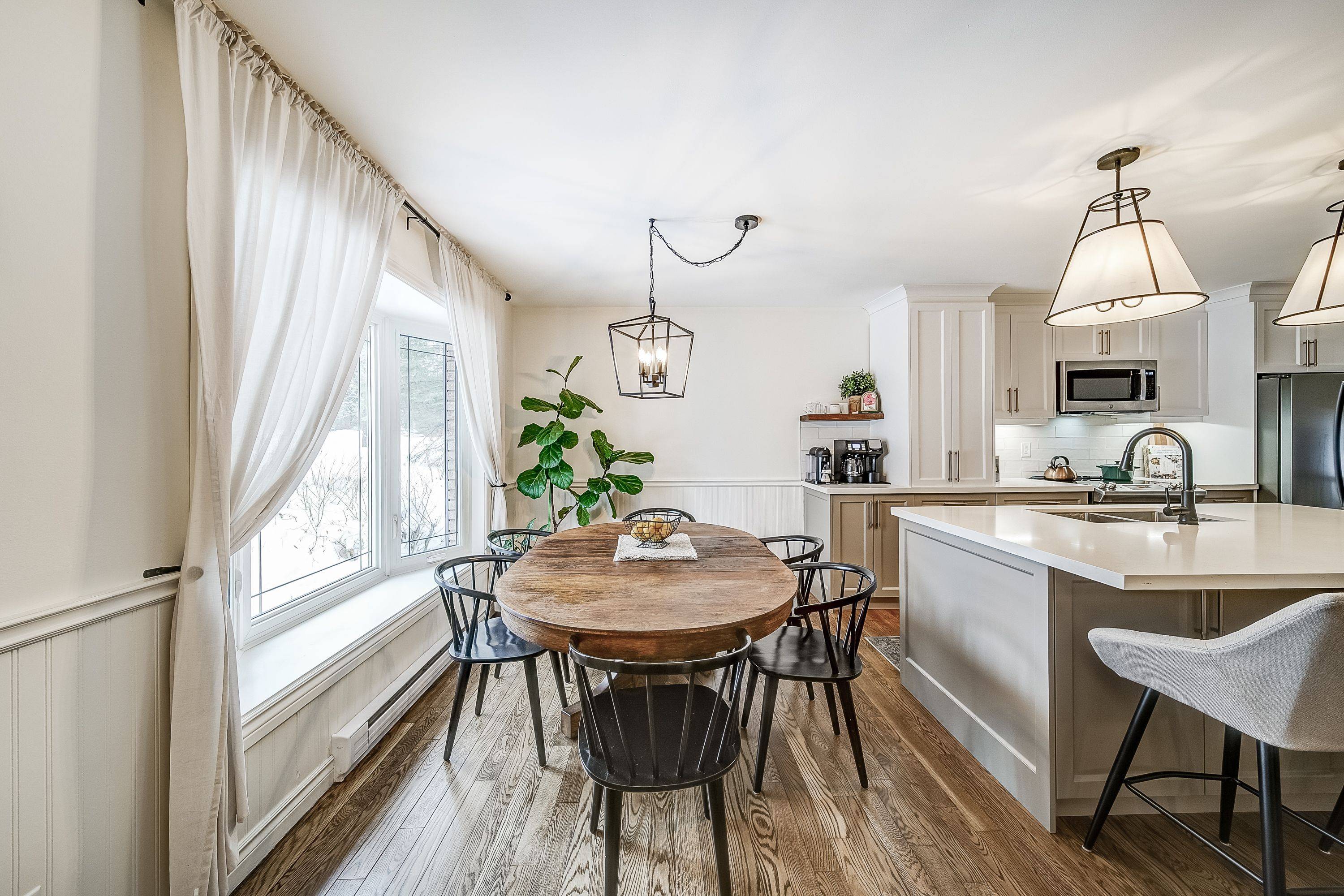 Barrie, ON L9J 0B6,798 Lockhart RD