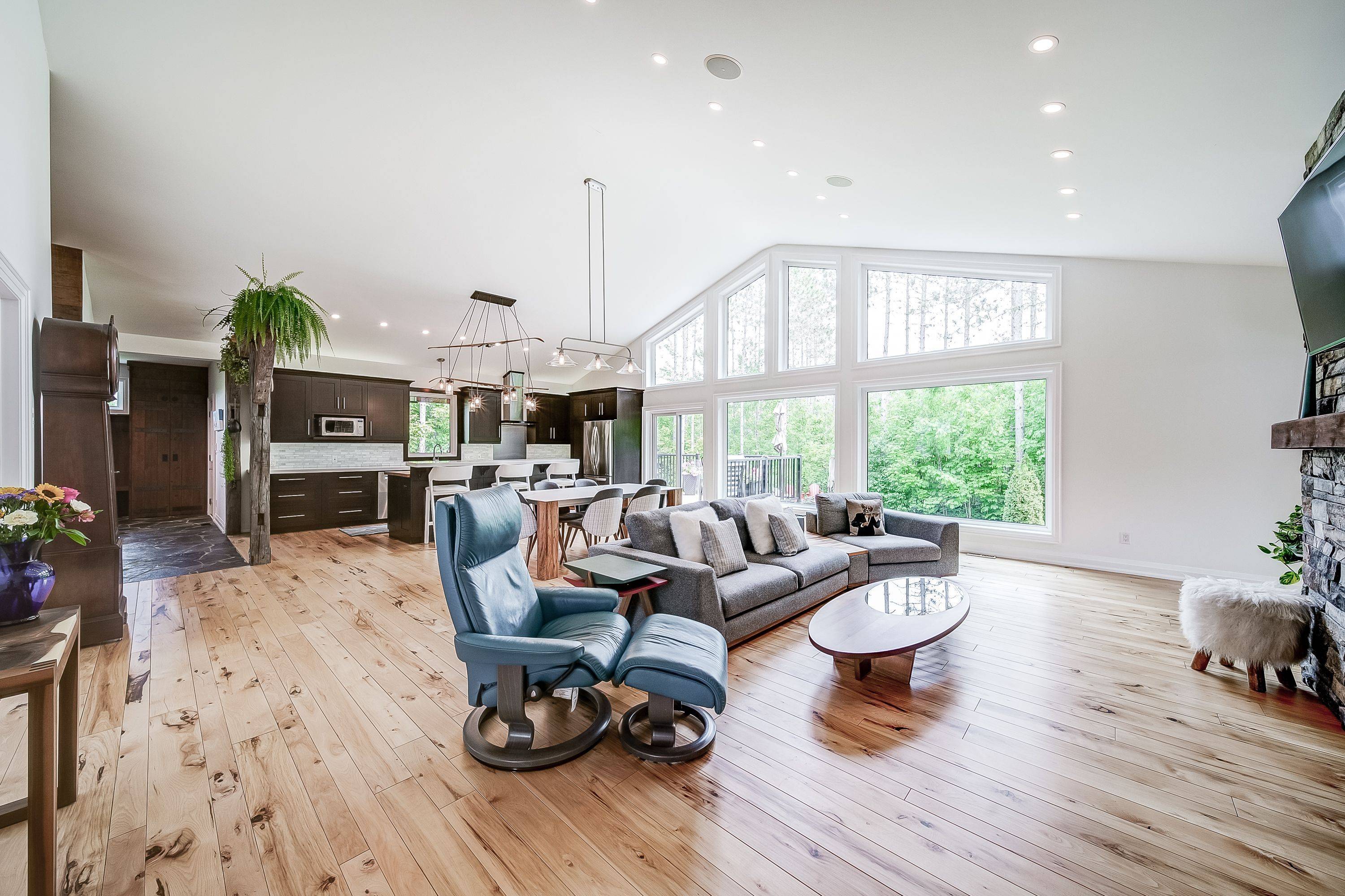 Springwater, ON L0L 1Y3,118 Mennill DR