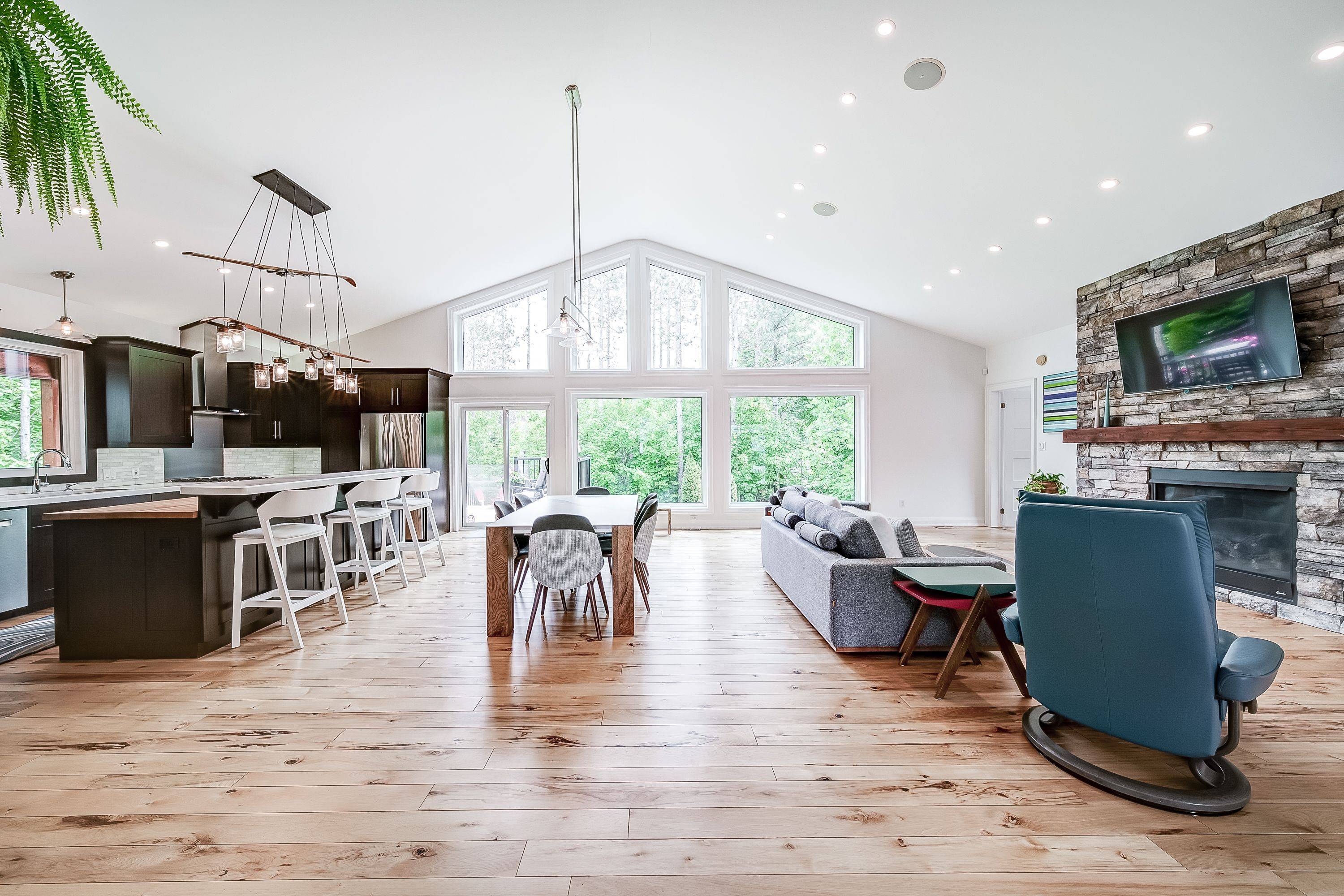 Springwater, ON L0L 1Y3,118 Mennill DR