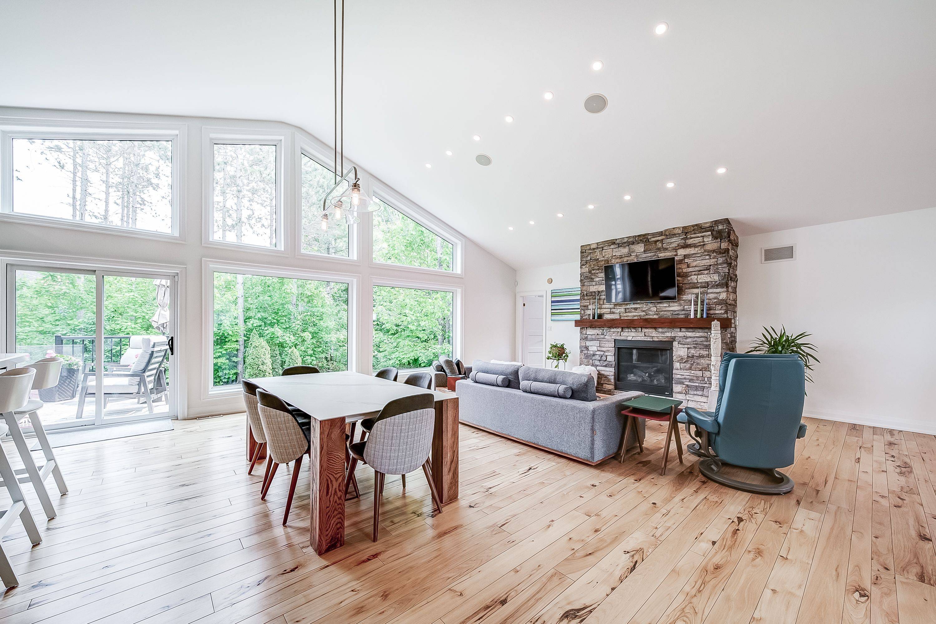 Springwater, ON L0L 1Y3,118 Mennill DR