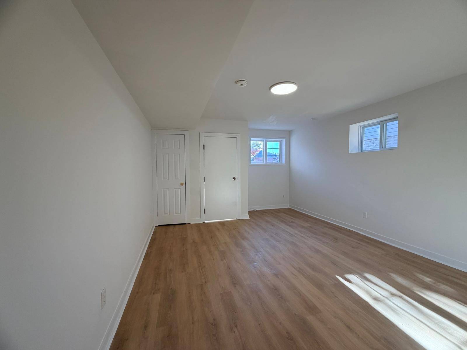 Barrie, ON L4M 6Z3,18 Monique CRES #Lower