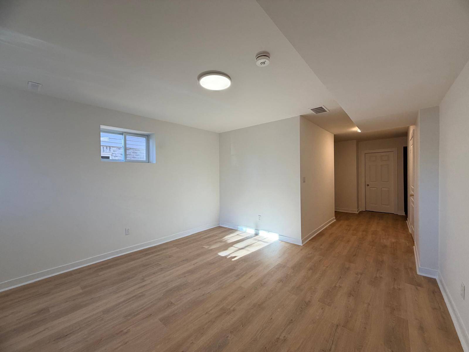 Barrie, ON L4M 6Z3,18 Monique CRES #Lower