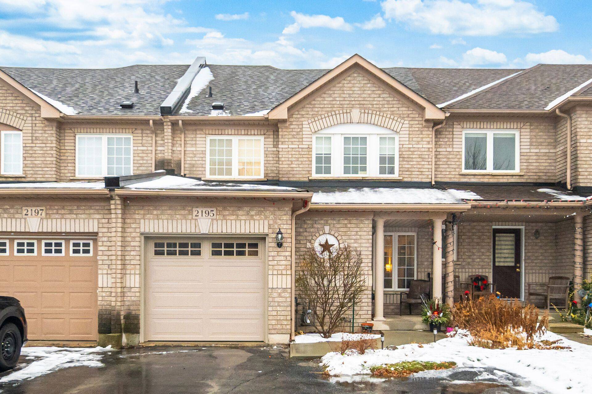 Oakville, ON L6M 3Z6,2195 Hummingbird WAY