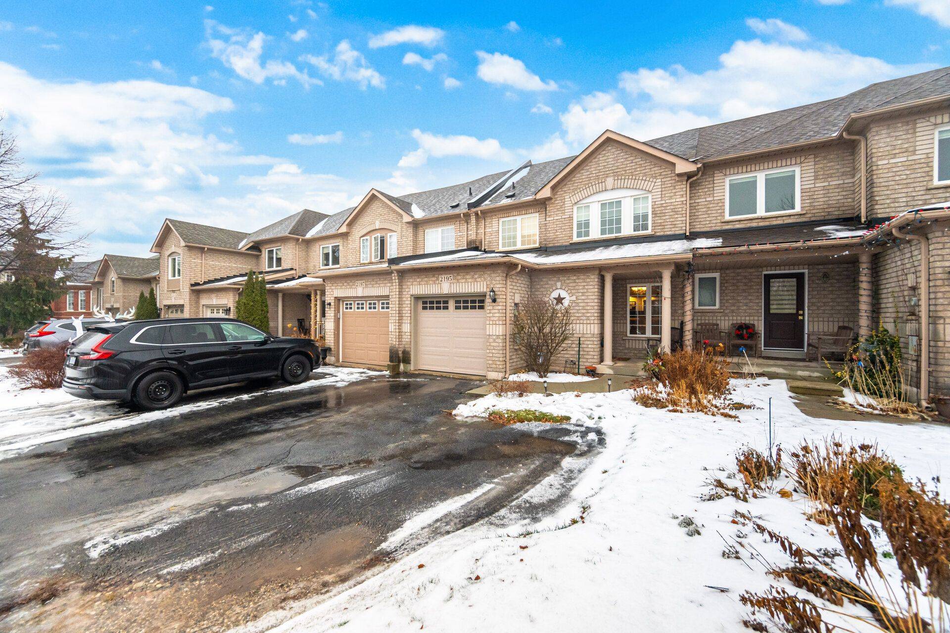 Oakville, ON L6M 3Z6,2195 Hummingbird WAY