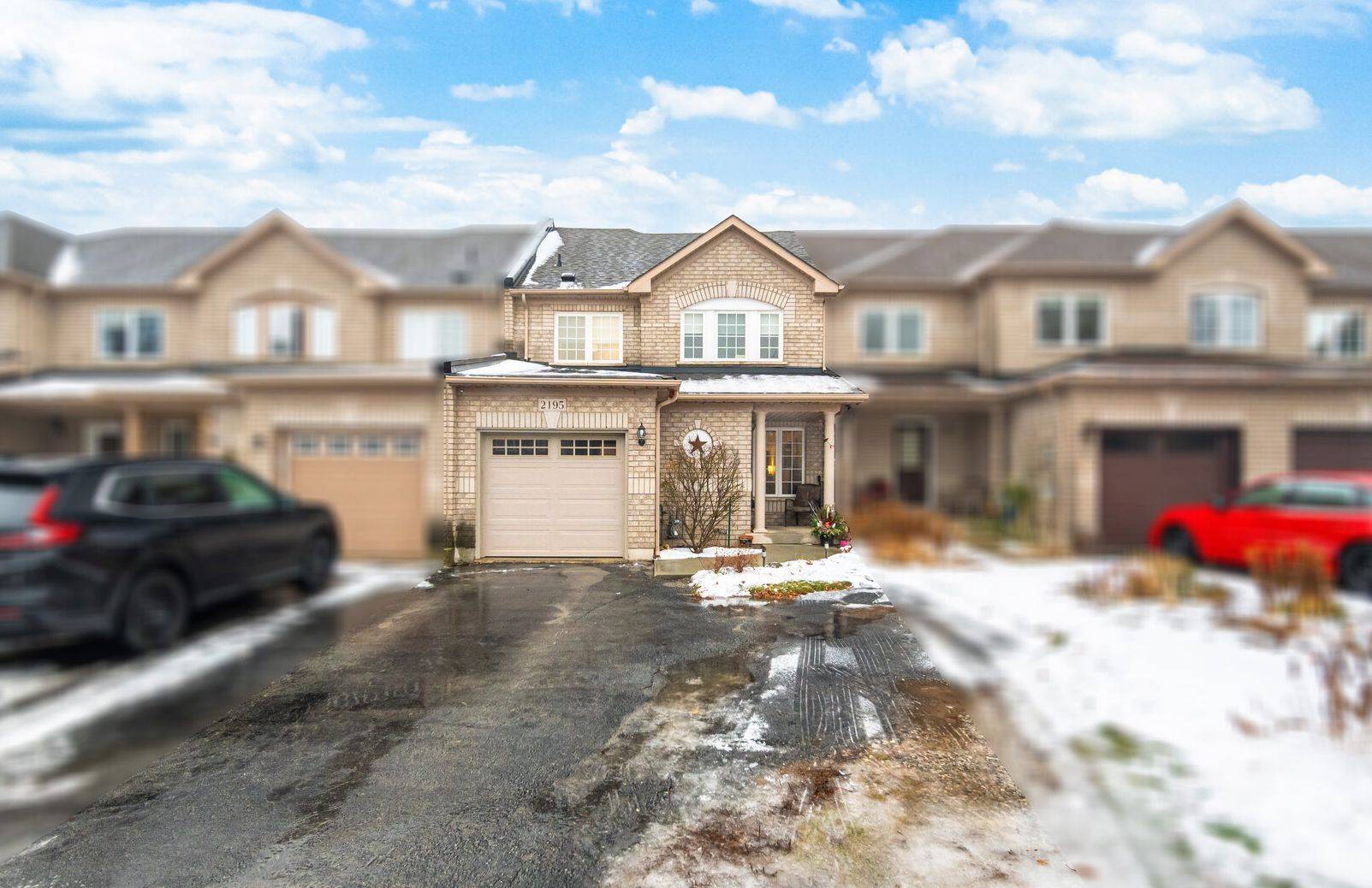 Oakville, ON L6M 3Z6,2195 Hummingbird WAY