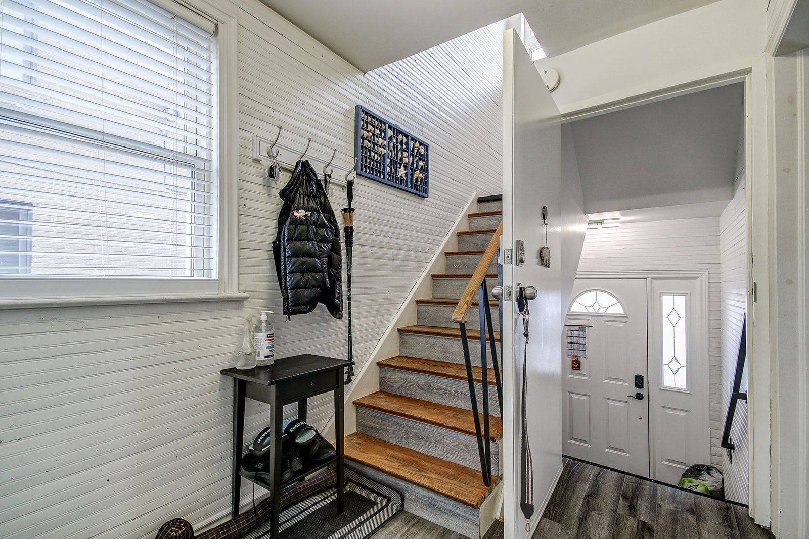 Toronto W10, ON M9W 1S4,16 Allenby AVE