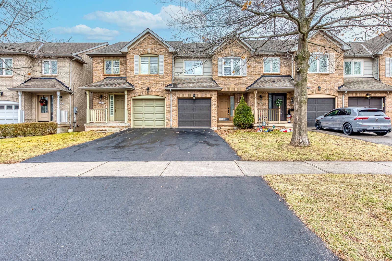 Oakville, ON L6M 3N6,2266 Arbourview DR