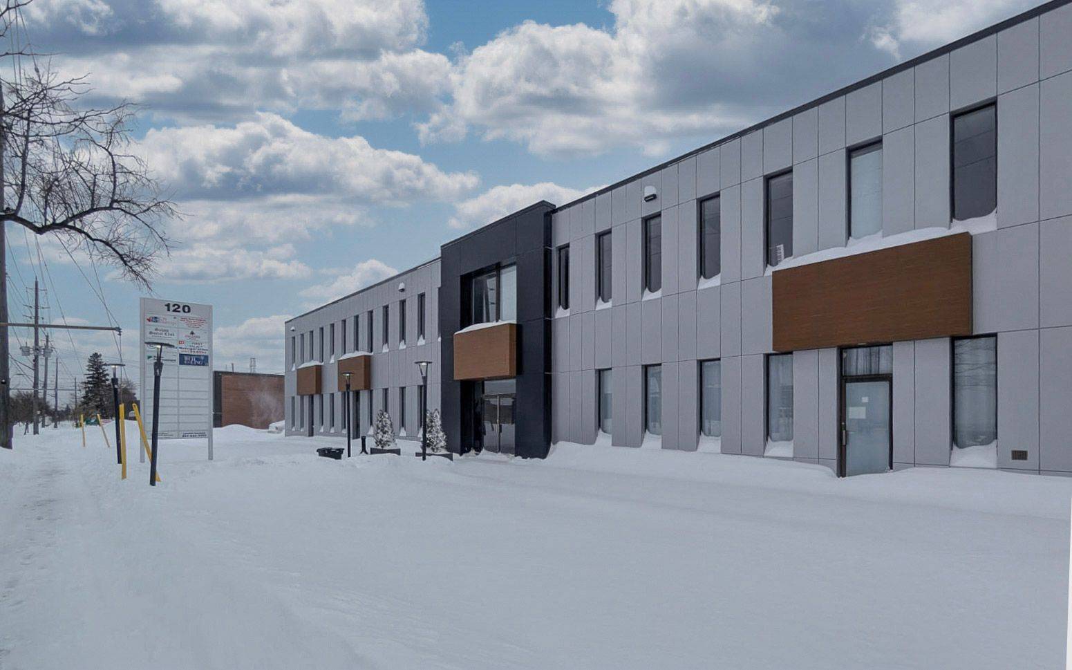 Toronto W05, ON M3N 1X3,120 Norfinch DR #37