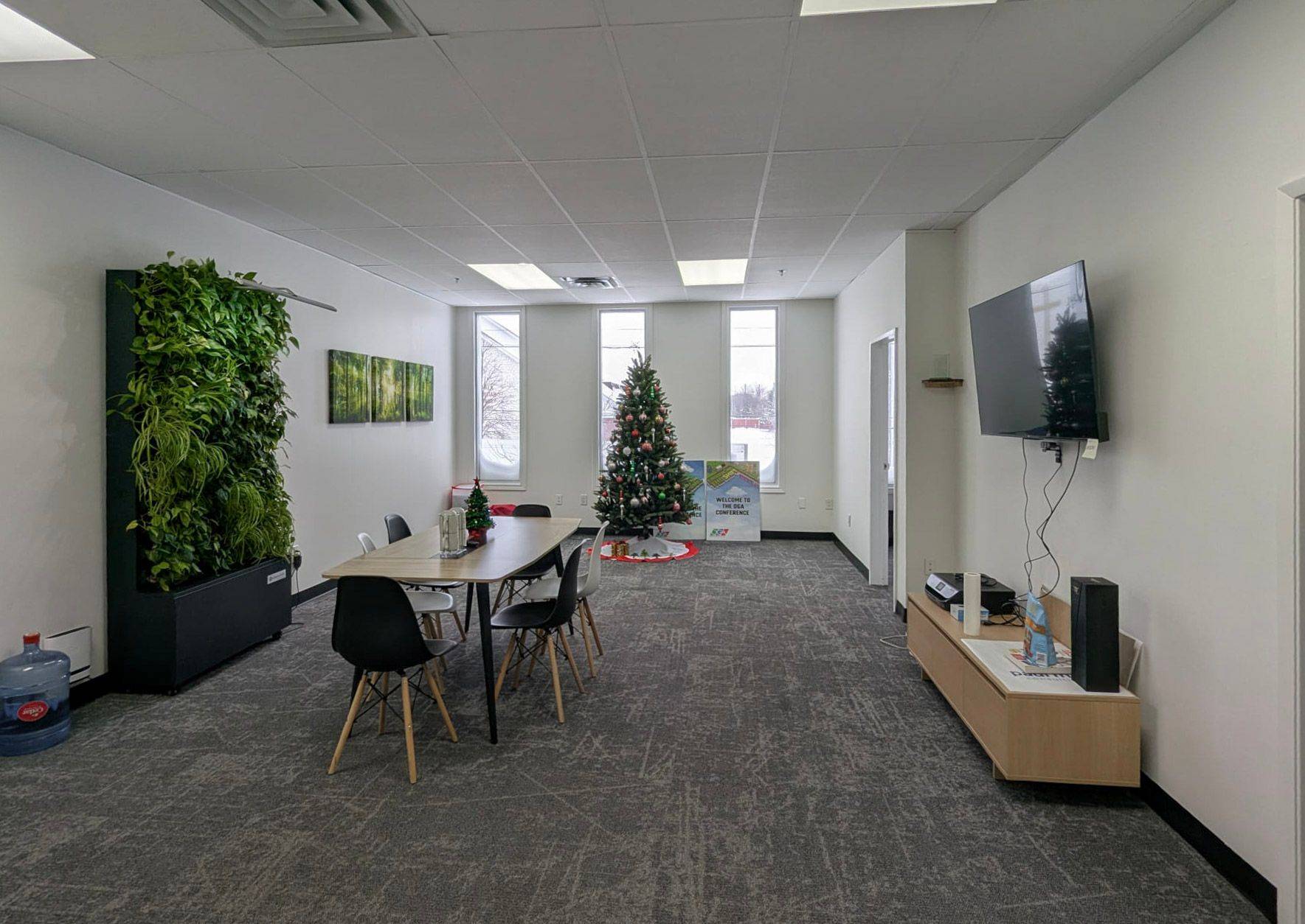 Toronto W05, ON M3N 1X3,120 Norfinch DR #37