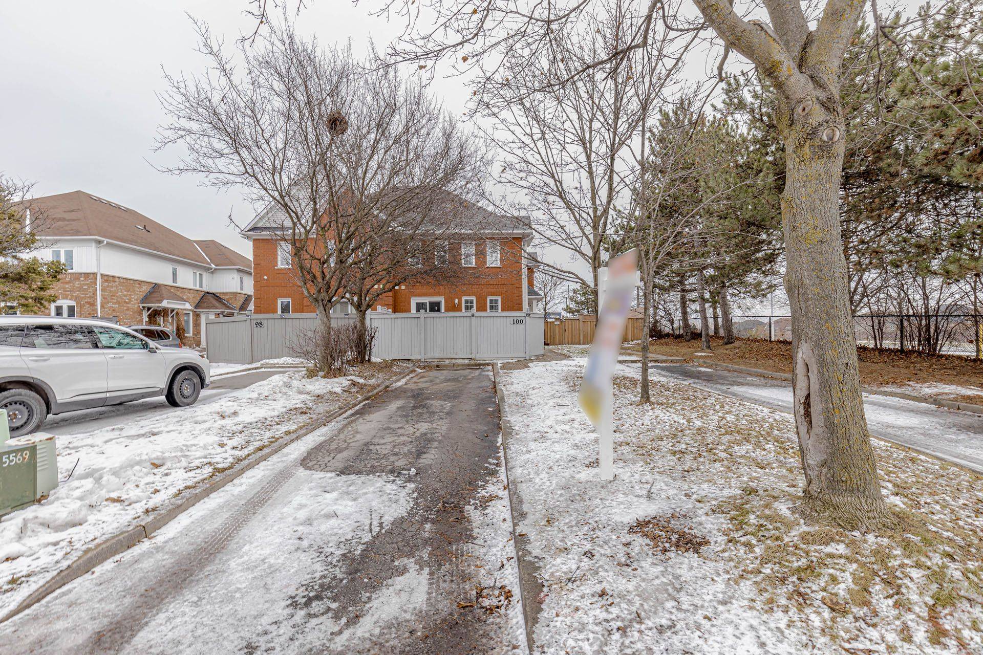 Brampton, ON L6R 1C3,100 Blue Spruce ST